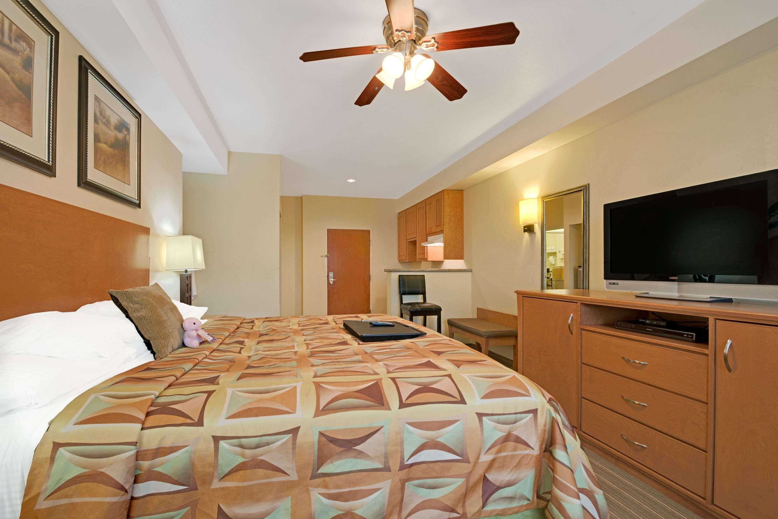 Super 8 By Wyndham Austin/Airport North Ξενοδοχείο Εξωτερικό φωτογραφία