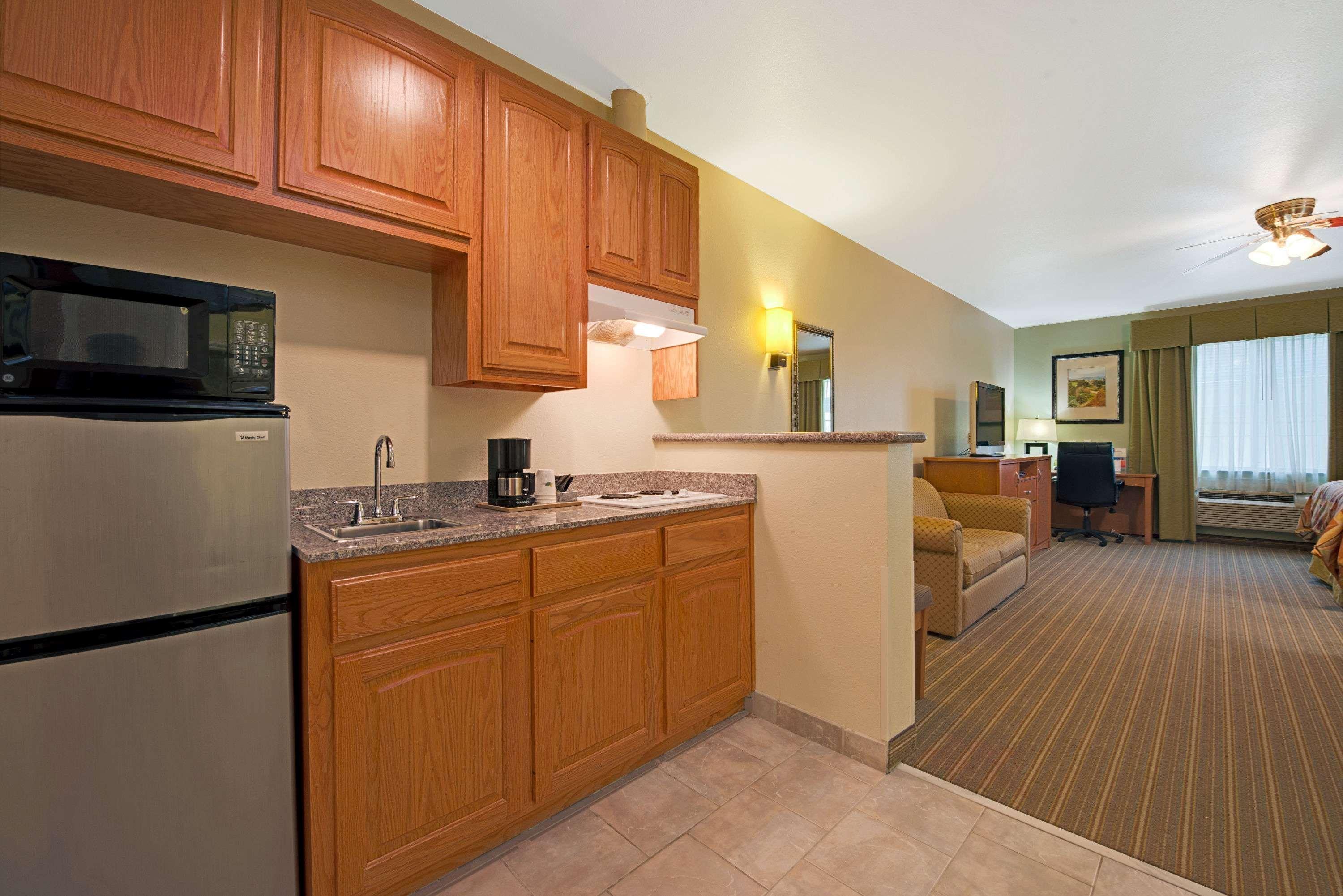 Super 8 By Wyndham Austin/Airport North Ξενοδοχείο Εξωτερικό φωτογραφία