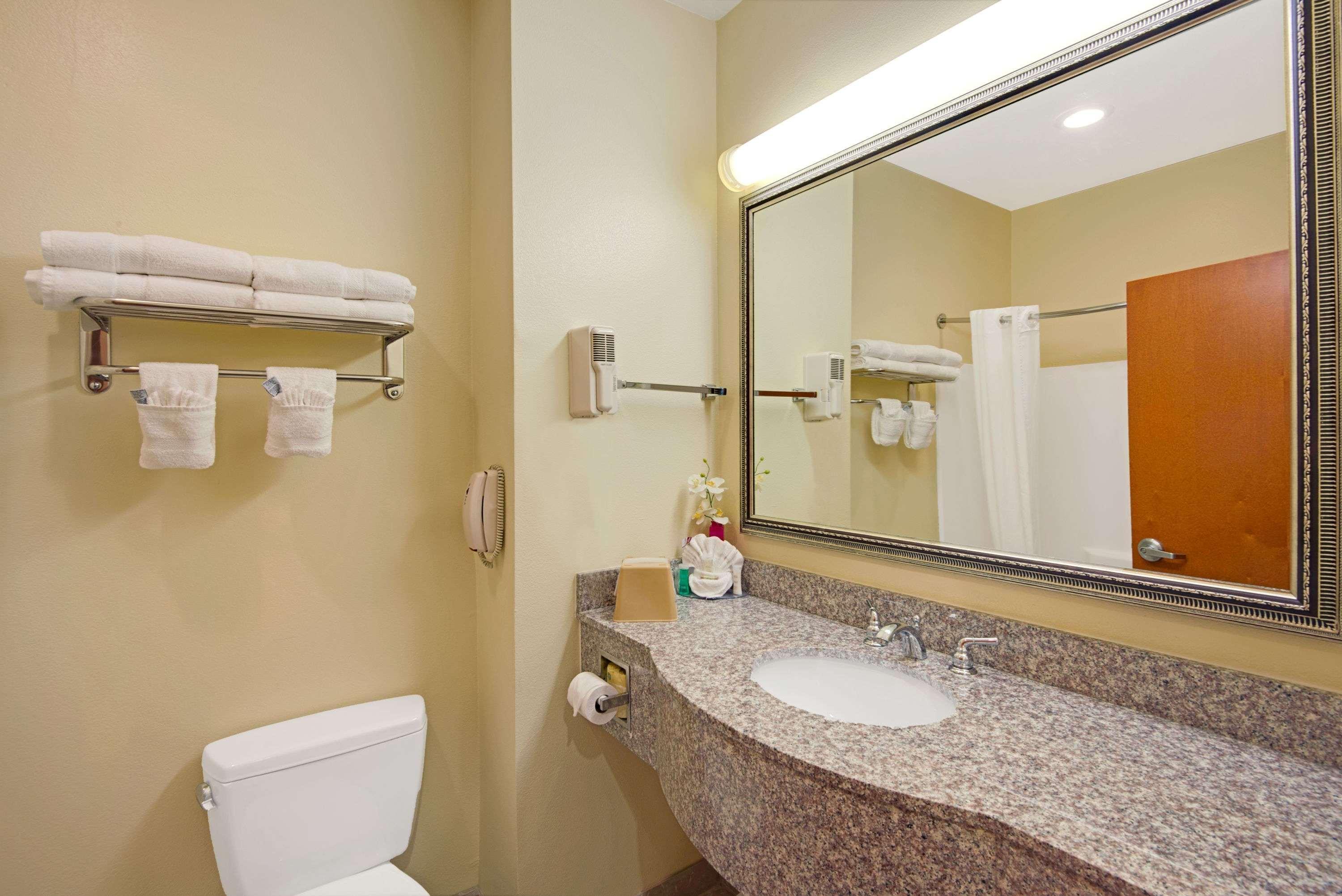 Super 8 By Wyndham Austin/Airport North Ξενοδοχείο Εξωτερικό φωτογραφία