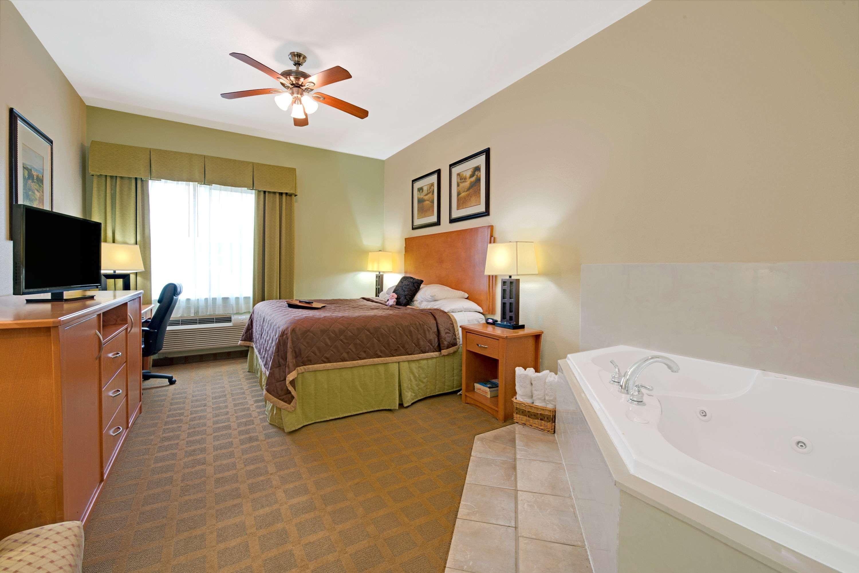 Super 8 By Wyndham Austin/Airport North Ξενοδοχείο Εξωτερικό φωτογραφία