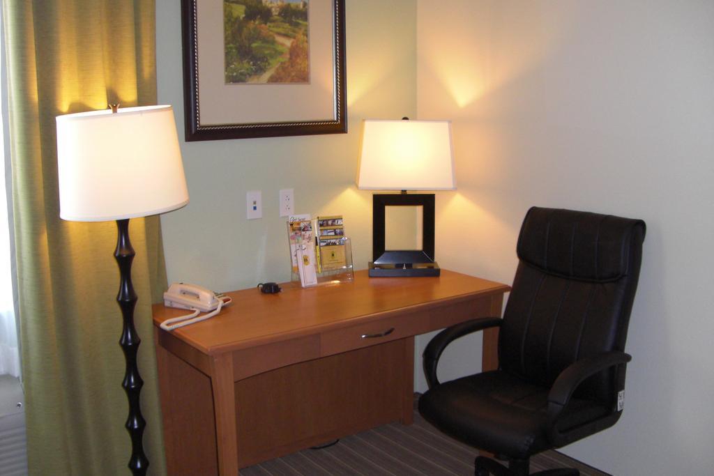 Super 8 By Wyndham Austin/Airport North Ξενοδοχείο Εξωτερικό φωτογραφία